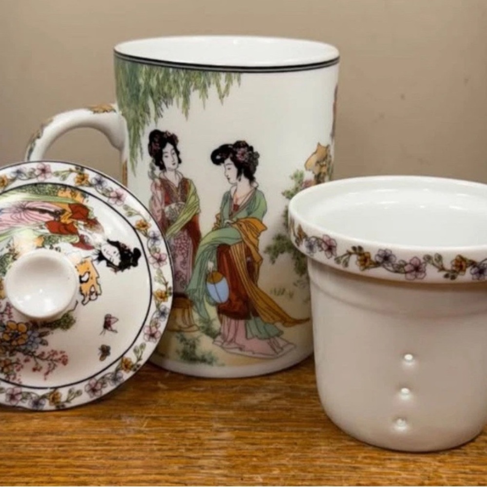 Cheng’s “White Jade” Porcelain Geisha Girl 3 Piece Tea Cup Lid & Infuser